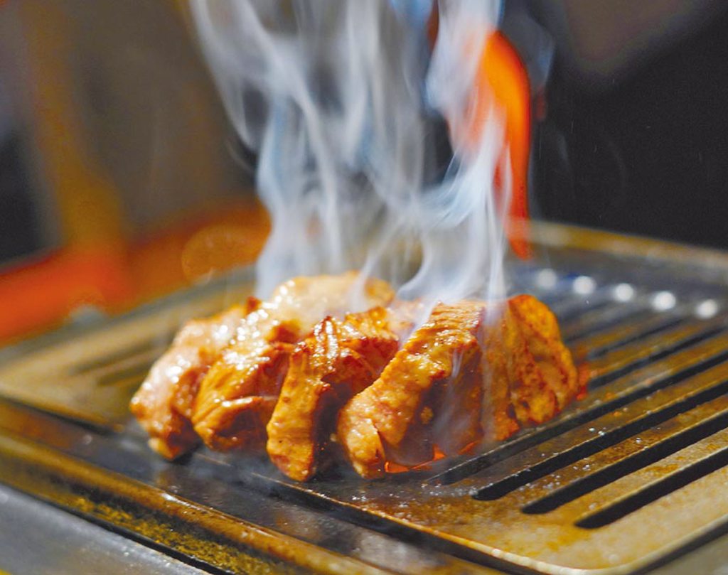 台中米其林1星餐廳「俺達の肉屋」，供應各式噴香的日本和牛燒肉料理。（何書青攝）