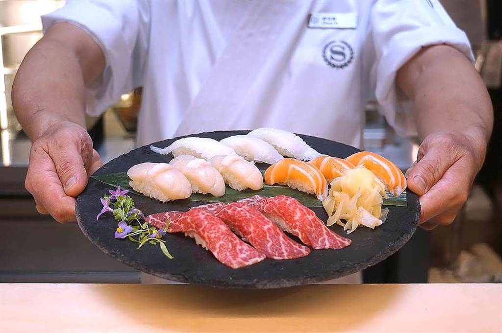 台北喜來登Buffet餐廳〈十二廚〉改裝後，新增了「和食海鮮區」，提供較過去更多樣的生魚片和握壽司選擇。（圖／姚舜）