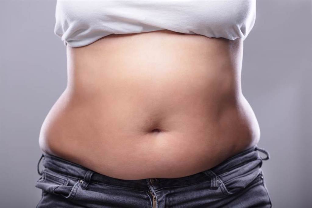 營養師高敏敏透露，肚子肥胖大致可分為4型，成因都不相同，最好先搞清楚自己是哪一種肥胖類型，對症下藥才好調整到完美曲線！(示意圖/Shuttrstock)