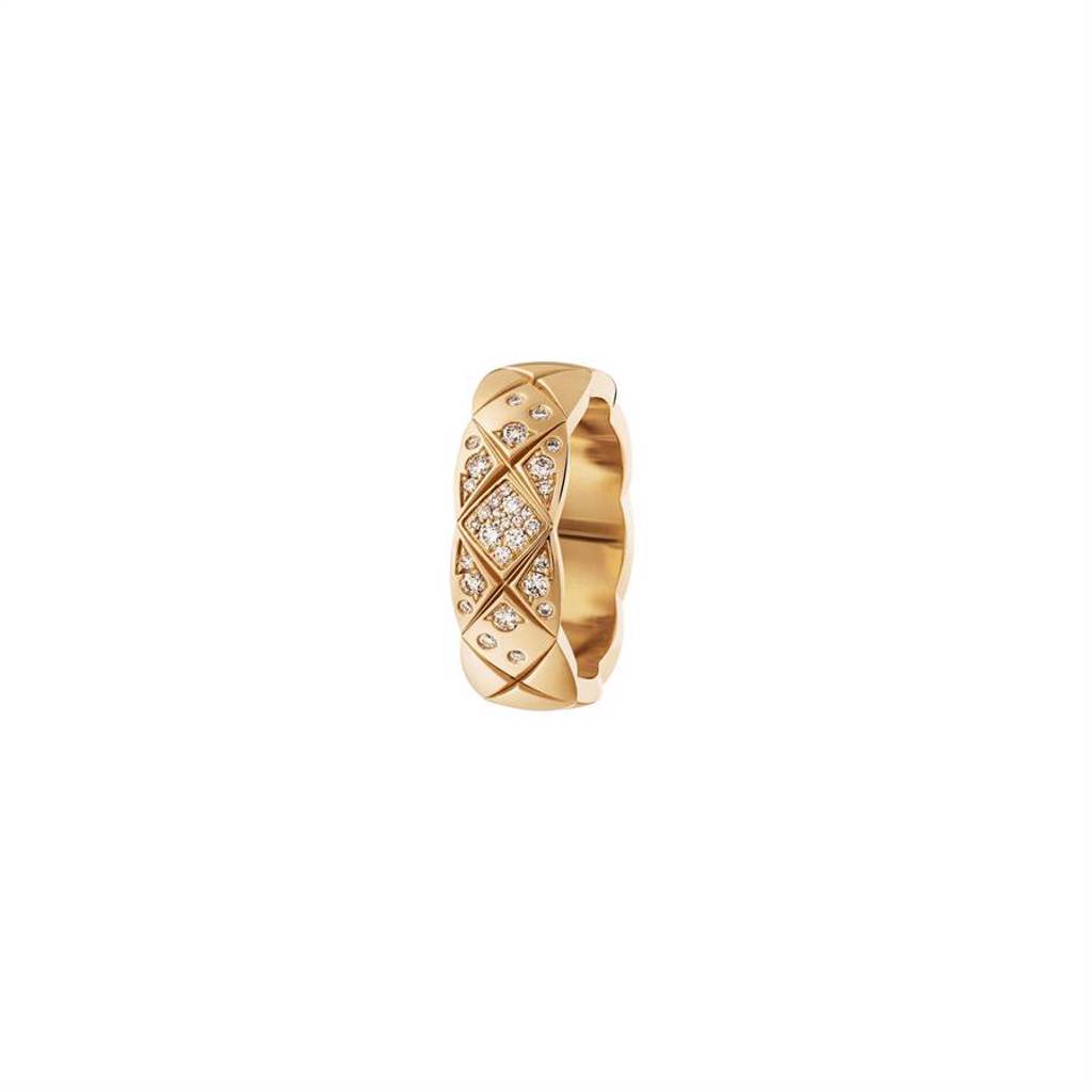 Coco Crush黃K金鑲鑽戒指，14萬2000元。（CHANEL提供）