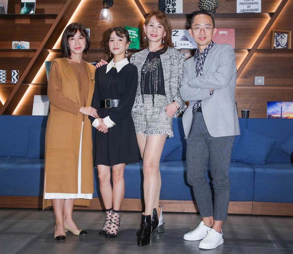 《未來媽媽》編劇劉中薇（左起）、張寗、周丹薇、醫療顧問李俊逸11日出席座談會。（吳松翰攝）