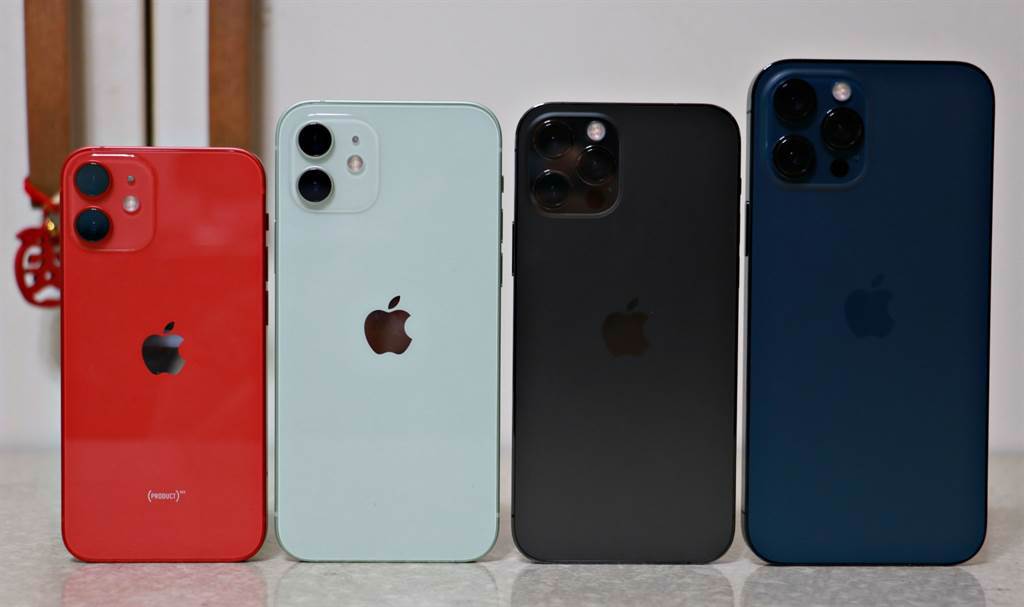 iPhone 12 mini、iPhone 12、iPhone 12 Pro、iPhone 12 Pro Max。（黃慧雯攝）