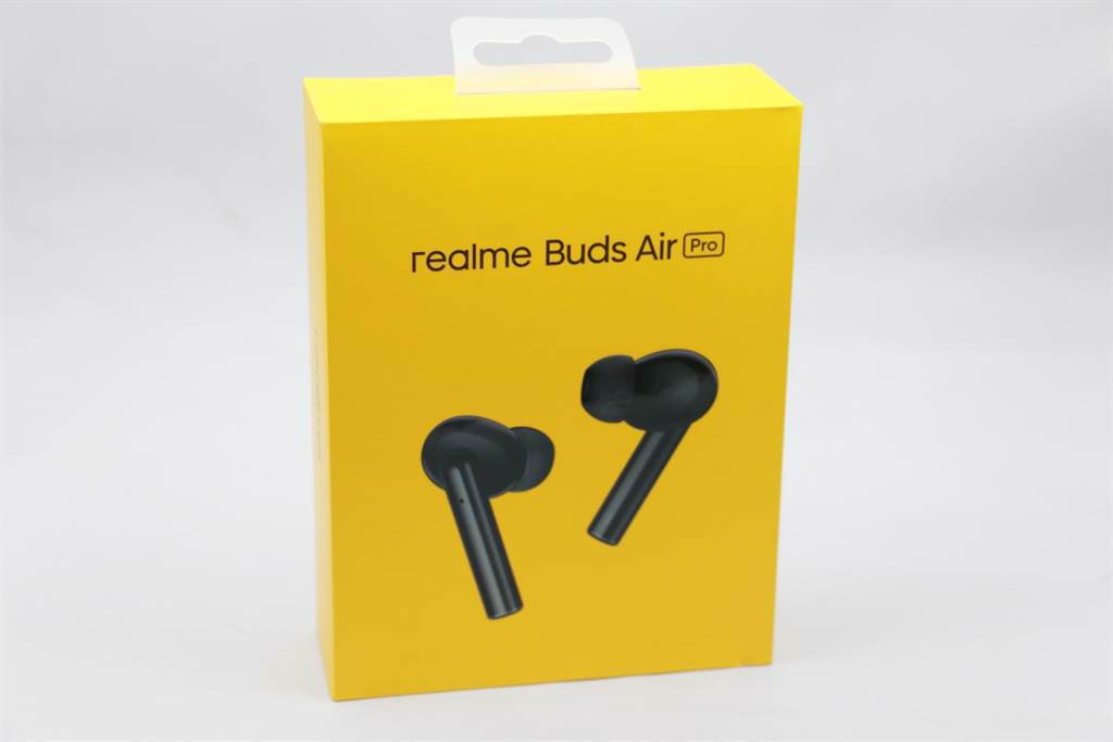 realme Buds Air Pro，外盒包裝依舊採用品牌經典黃色系。（黃慧雯攝）