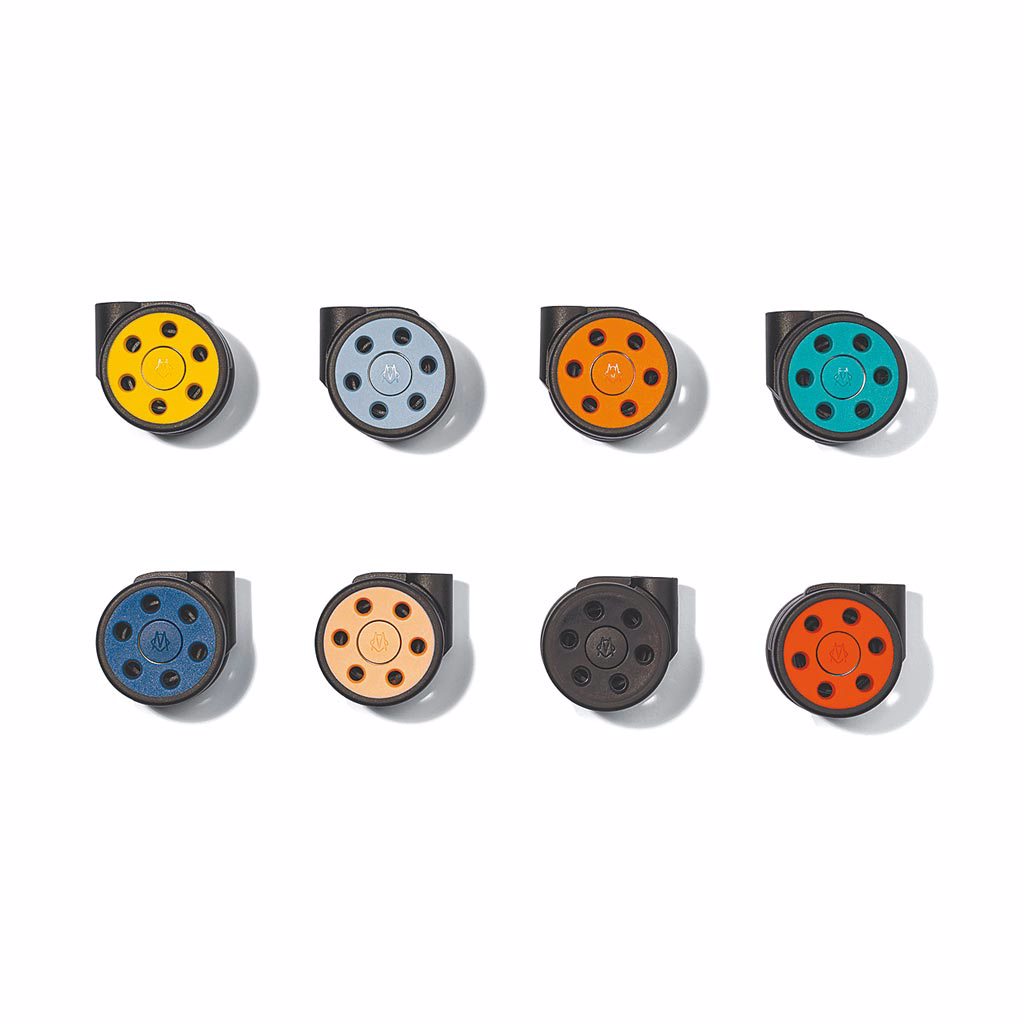 色彩繽紛的輪組也是Unique可供選購的配件之一，5490元。（Rimowa提供）