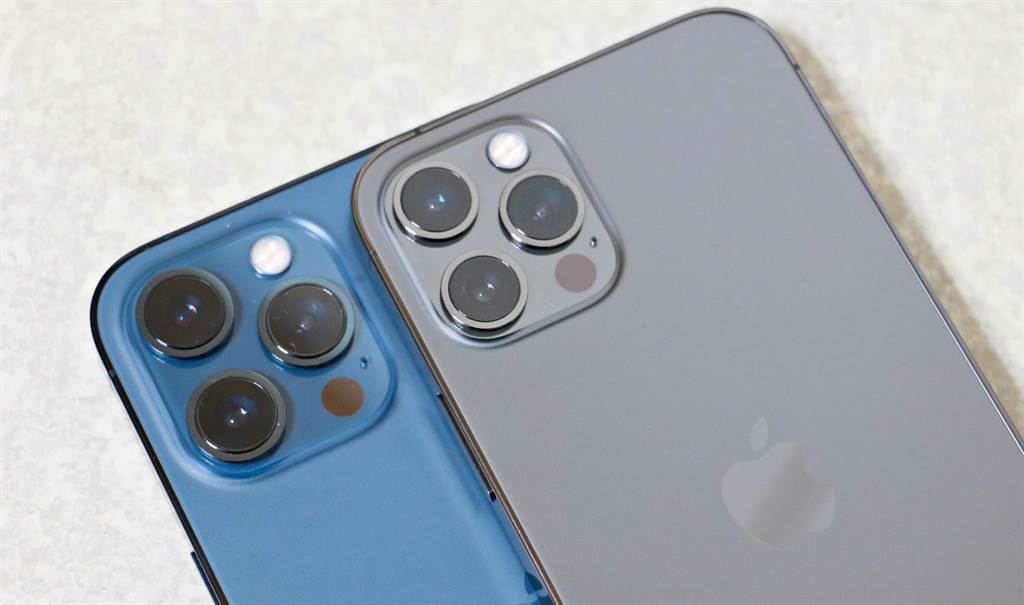 iPhone 12 Pro Max（左）與iPhone 12 Pro主相機對比。（黃慧雯攝）