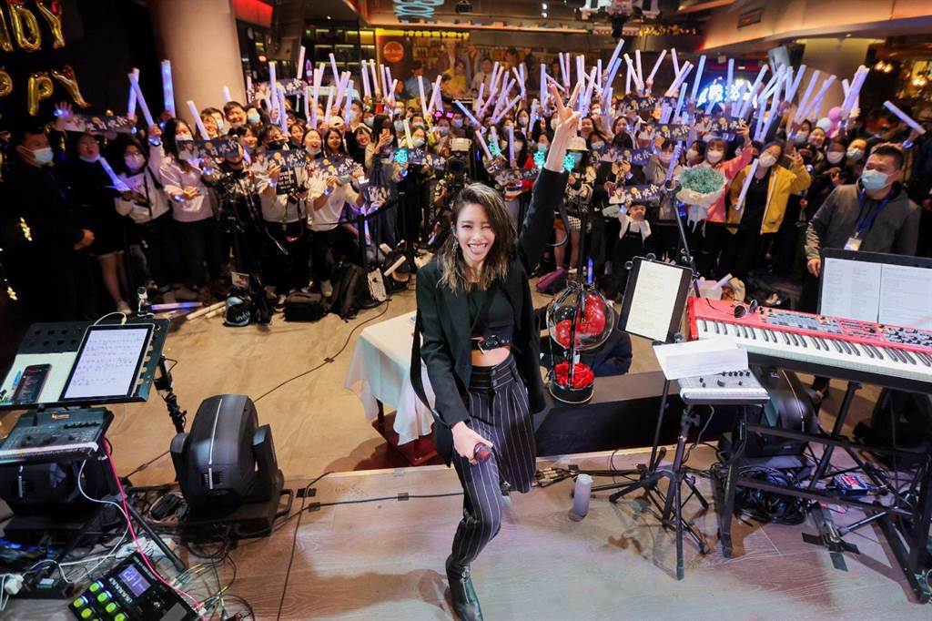 袁詠琳日前在上海舉辦生日音樂會。（杰威爾音樂提供）