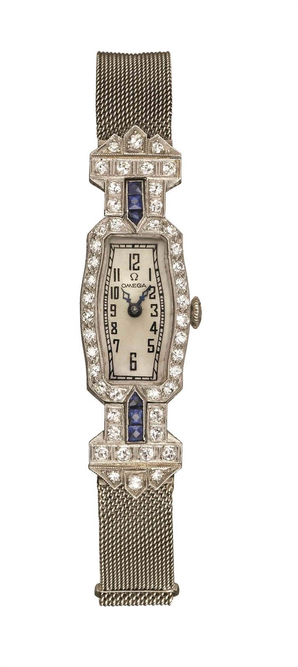 OMEGA於1940年以當時最流行的Art Deco藝術設計珠寶表，鑲嵌鑽石與藍寶石。（OMEGA提供）
