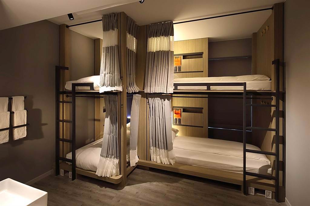 花蓮悅樂旅店青春背包客房採用鋪位型式，共有4、5、6人不同鋪位組合。（圖／花蓮悅樂旅店）
