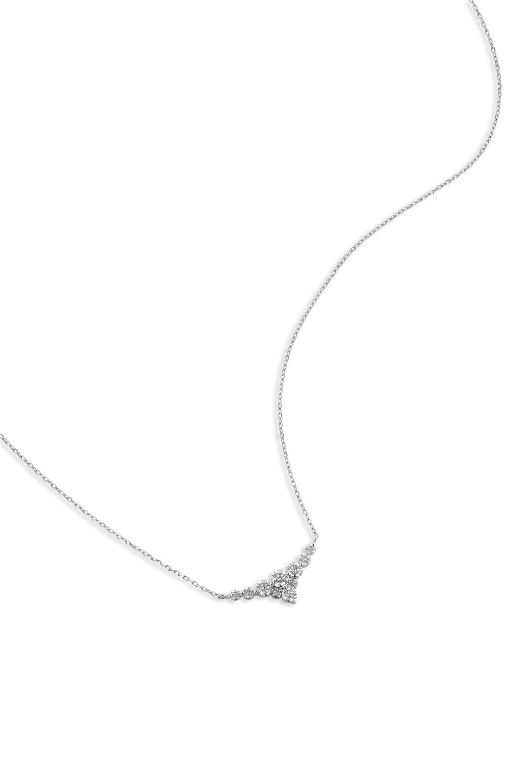 銀座白石海洋之星鑽石項鍊，十顆美鑽代表十全十美，也有慶祝十週年的意義，3萬3500元。 （GINZA DIAMOND SHIRAISHI提供）