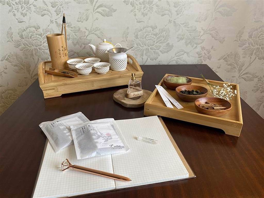 「福容大飯店花蓮店」推出茶香水主題房，每間客房都能享受茶道體驗，並附贈茶香水體驗組。（易遊網提供）