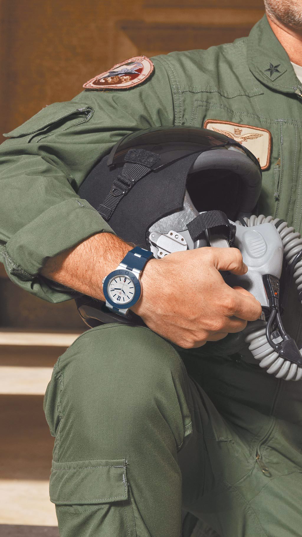 寶格麗與義大利空軍攜手推出Aluminium Tricolore限量慈善腕表，義賣所得捐贈3家兒童醫院。（BVLGARI提供）