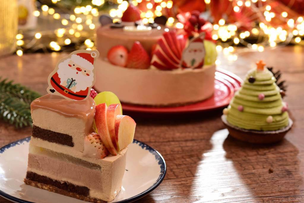 適合小家庭的6吋「聖誕熊蛋糕」（左、中），以及可1人獨享的「聖誕樹蛋糕」（右）。（台北神旺大飯店提供）