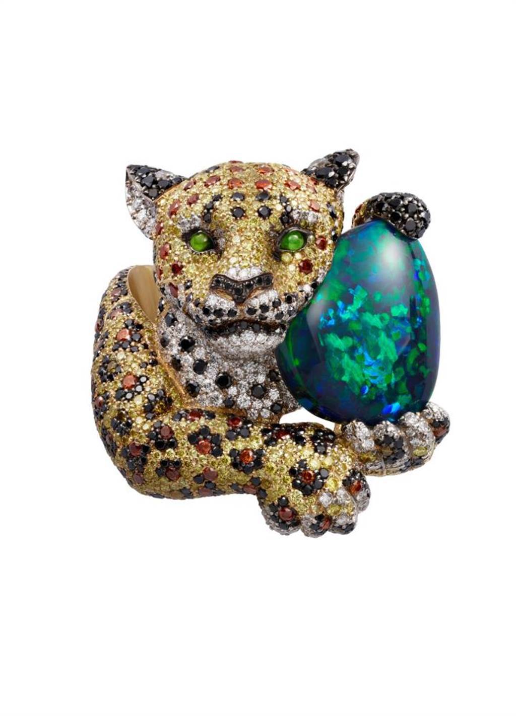 蕭邦Red Carpet花豹戒指，以公平採礦認證黃金鑲嵌彩寶，主石為黑蛋白石。（CHOPARD提供）