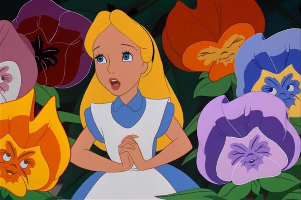 《愛麗絲夢遊仙境》是許多人的童年回憶。(圖/翻攝自劇照)
