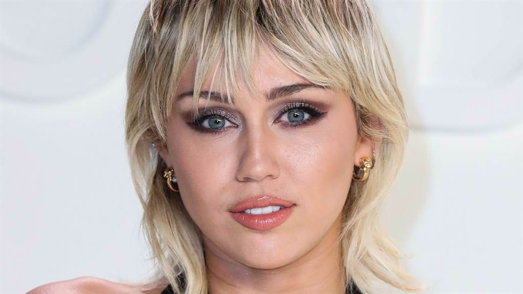 麥莉希拉(Miley Cyrus)上空登封，火辣身材令粉絲大噴鼻血。（圖／達志影像）