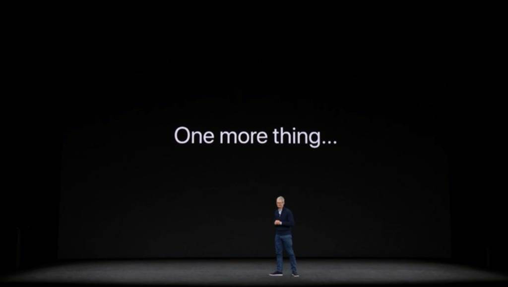 蘋果現任執行長 Tim Cook 在 2017 年秋季發表會以「One More Thing」標語來介紹 iPhone X。(摘自YouTube)