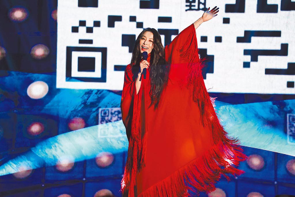 田馥甄昨在新北歡樂耶誕城「巨星耶誕演唱會」開唱。（TVBS提供）