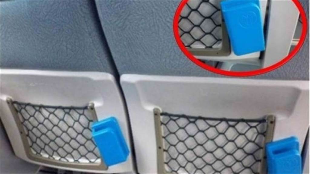 客運椅背上有的藍色小盒子，其實是葛瑪蘭客運的無線充電裝置。（圖／翻攝自Dcard）