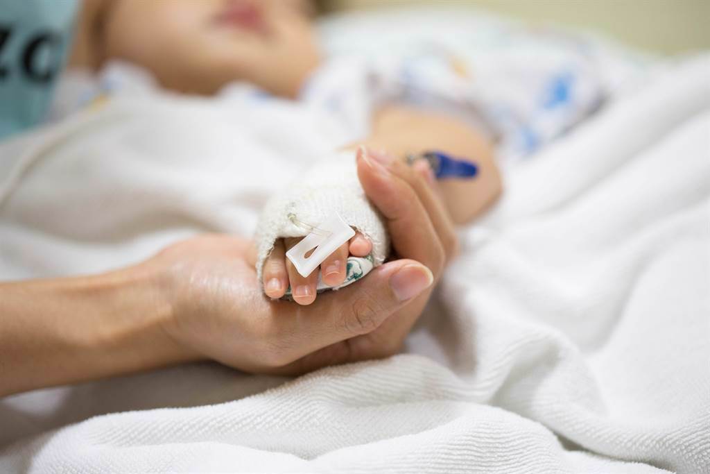出生1個月的女嬰因為藥物副作用不排便，醫師說新生兒盡量少吃藥。（示意圖/達志影像/Shutterstock提供）