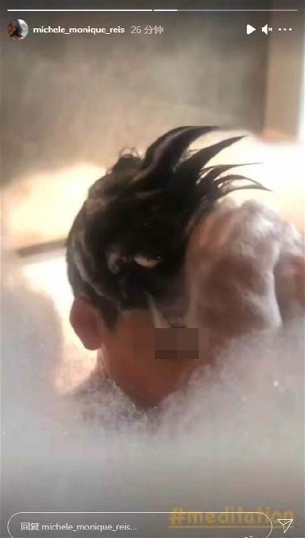 李嘉欣曬兒子洗頭照片。（圖／翻攝自michele_monique_reis IG）