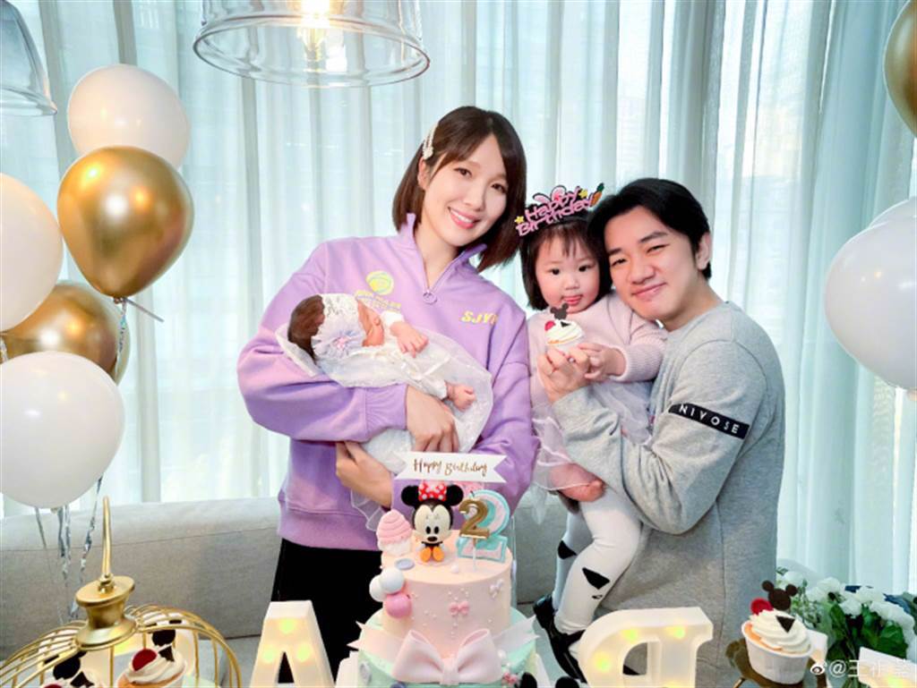 王祖藍和李亞男結婚5年，迎來第二胎女兒。（圖／翻攝自微博）