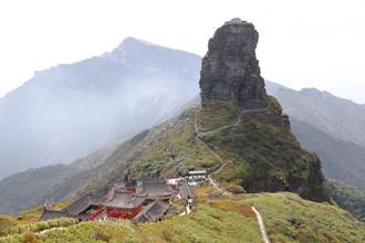 最危險寺廟懸立2千公尺高山 四面懸崖信徒腳一滑秒喪命