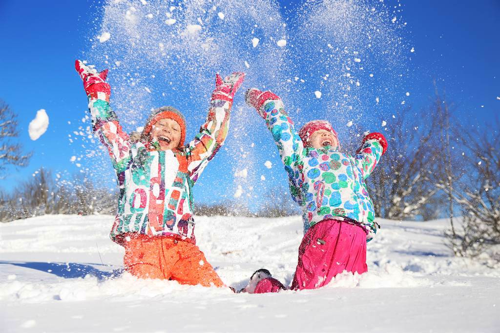 雅庫次克的學童竟在零下48度的低溫中，和朋友在雪地裡玩耍，讓網友都相當震驚。(示意圖/達志影像)