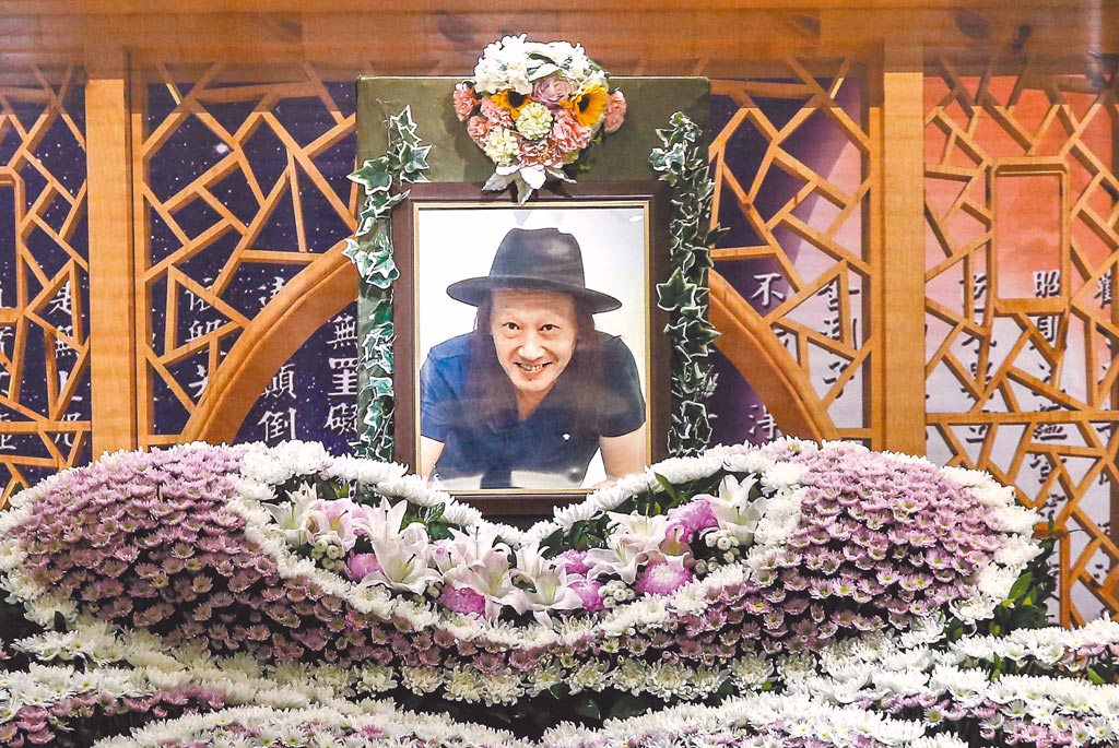 呂曉棟的家人昨在台北市二殯為他舉辦告別式。（粘耿豪攝）