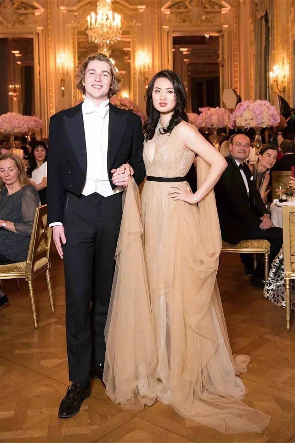 姚安娜2018年火辣與比利時王子共舞舊照。(取自微博)