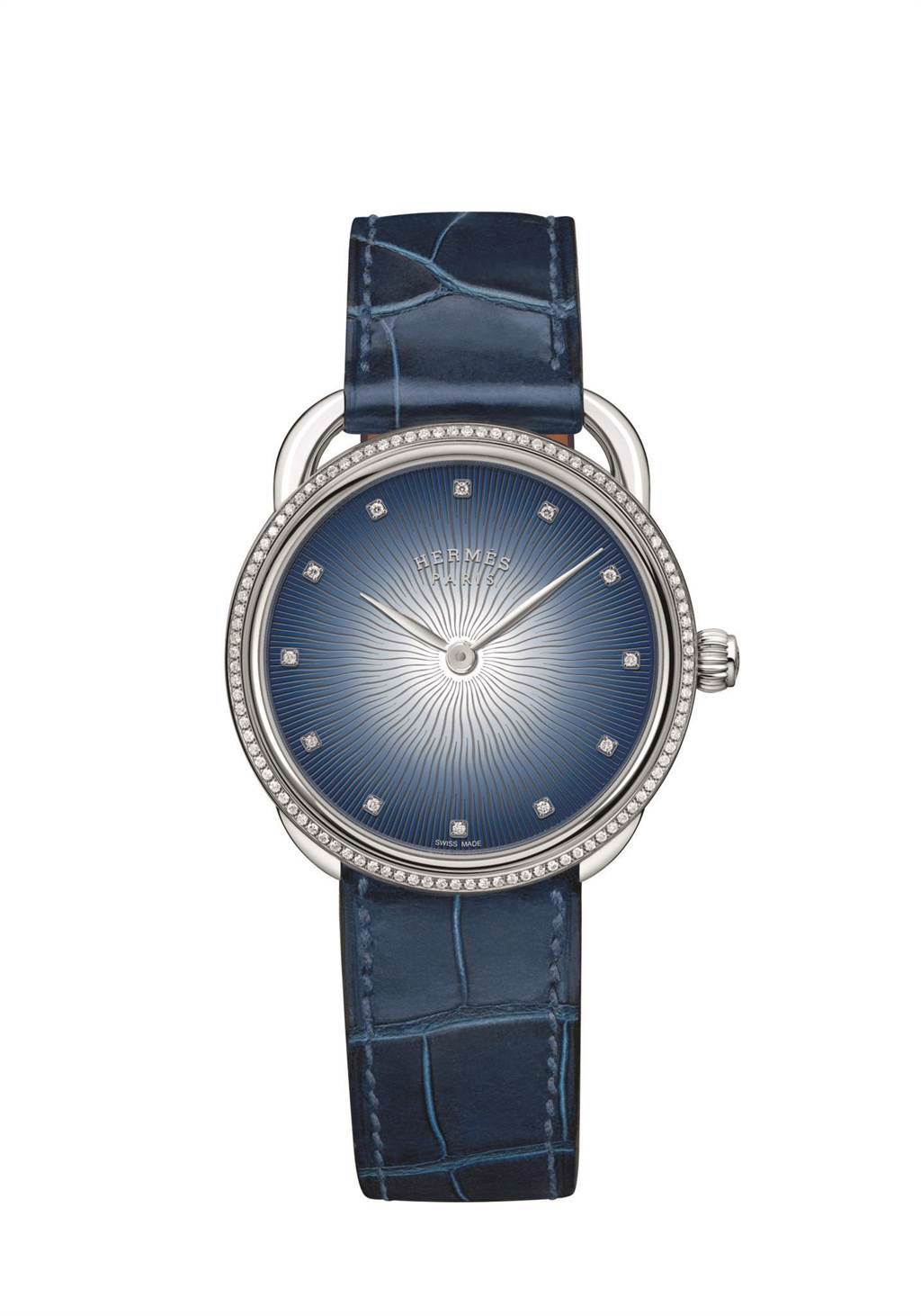 愛馬仕Arceau Soleil腕錶，藍寶石水晶鏡面上鑲嵌鑽石時標，表面刻有太陽紋，33萬5900元。（HERMES提供）