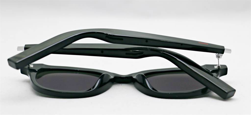 華為X GENTLE MONSTER Eyewear II智慧眼鏡下方。（黃慧雯攝）