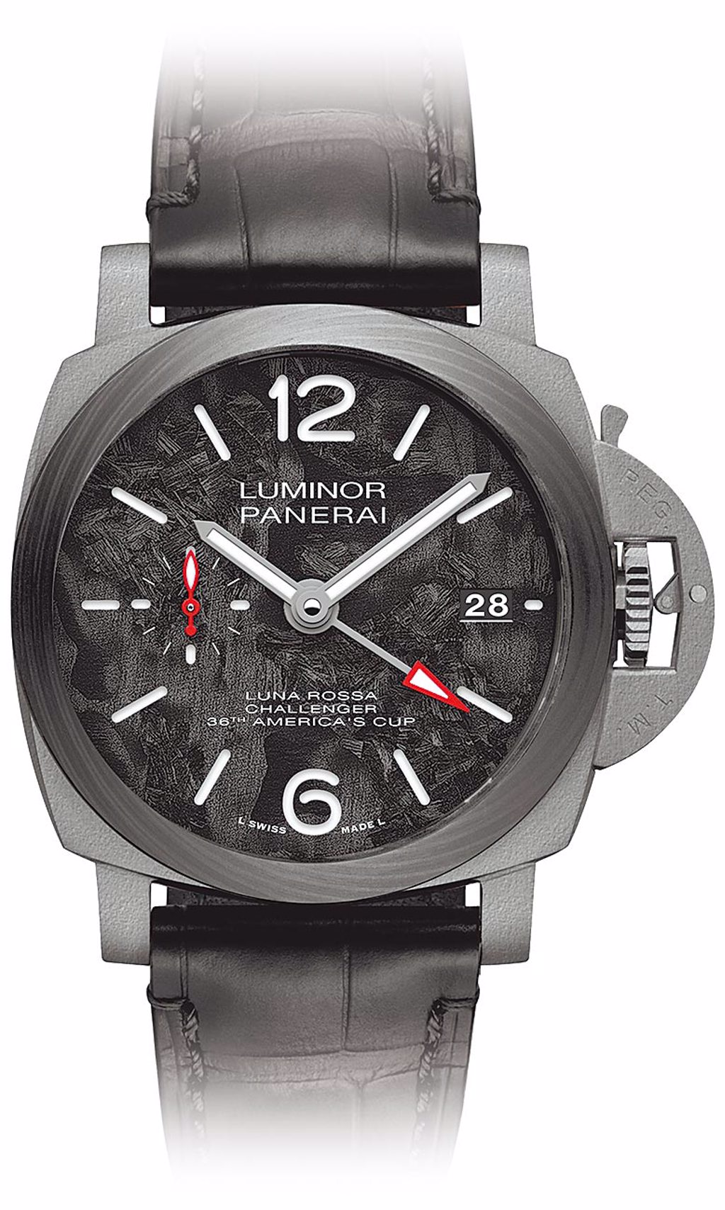 沛納海的Luminor Luna Rossa GMT腕表，表盤是回收材質鍛造而成，34萬1000元。（PANERAI提供）