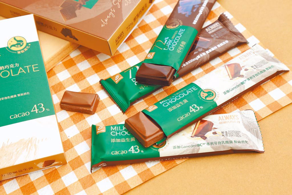 看好消費者日漸偏好黑巧克力，宏亞食品旗下品牌歐維氏ALWAYS，推出益生菌黑巧克力。（宏亞食品提供）