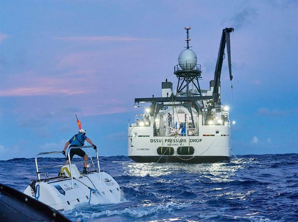 OMEGA贊助「挑戰者深淵」（Challenger Deep）計畫，完成五大洋深潛壯舉。（OMEGA提供）