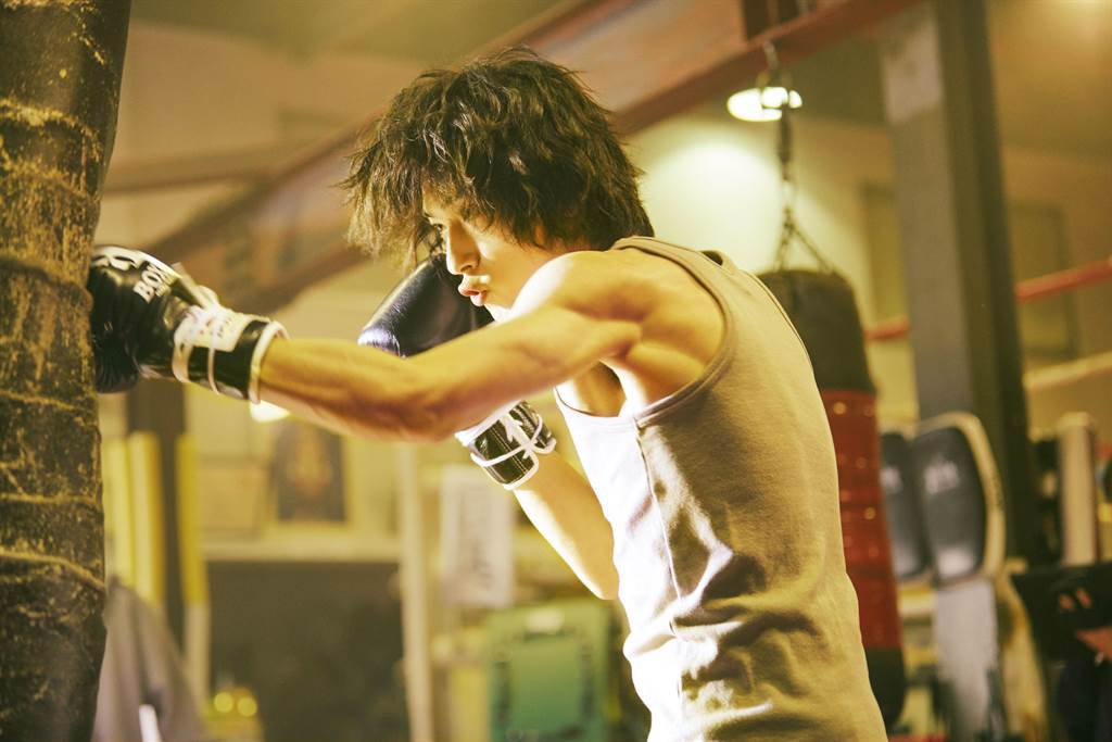 橫濱流星飾演拳擊手，開拍前接受職業選手特訓。（威視電影提供）