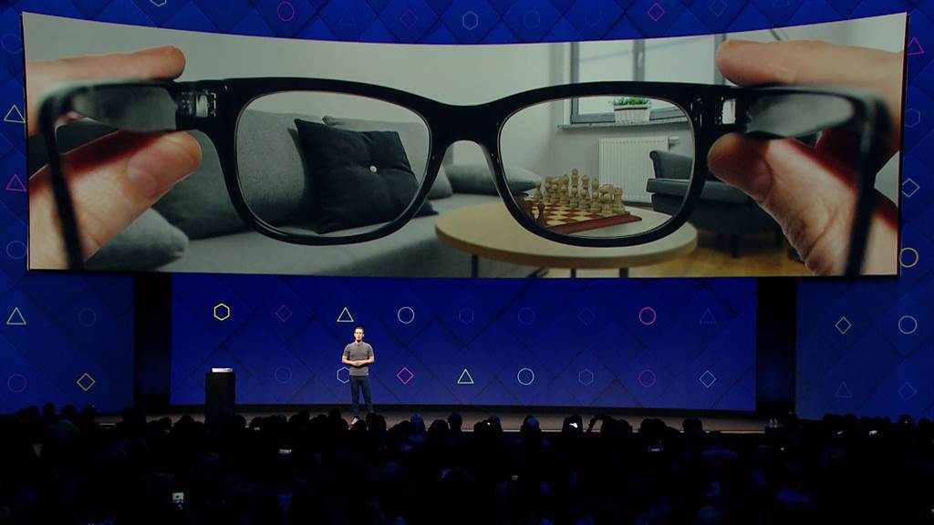 Facebook CEO Mark Zuckerberg 在F8 2017中宣布開發智慧眼鏡。（摘自Facebook）
