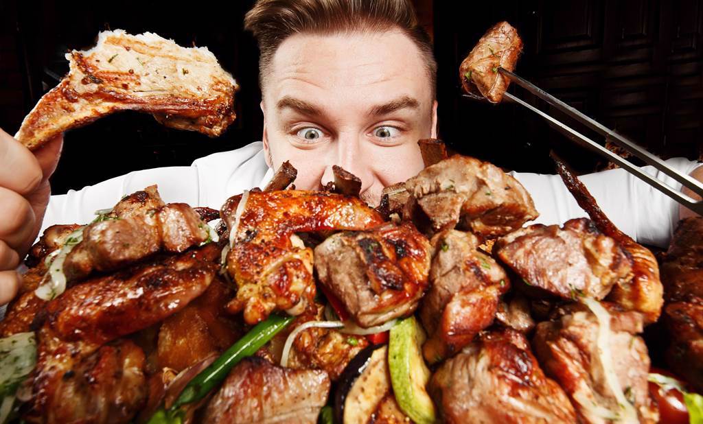 知名大胃王YouTuber日前挑戰單日暴食2萬卡熱量的食物。(示意圖／達志影像)