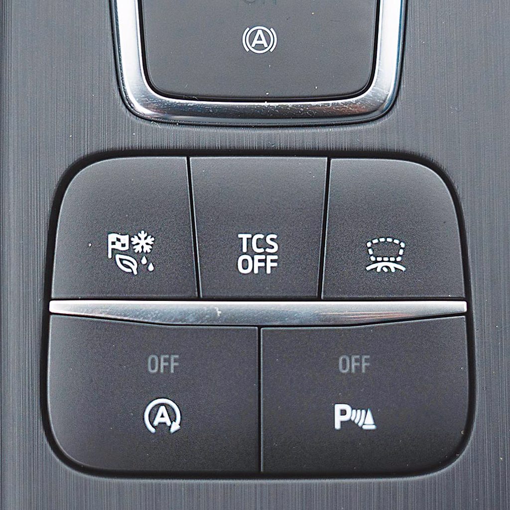 2.駕駛模式切換按鍵（左上角）。（福特六和提供）