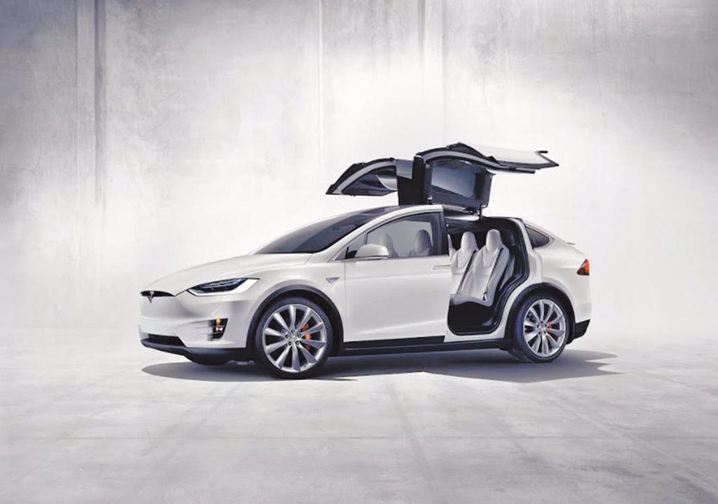 全聯今年初一福袋頭獎開放投票，可票選市值333萬元的「Tesla特斯拉Model X」。（全聯提供）