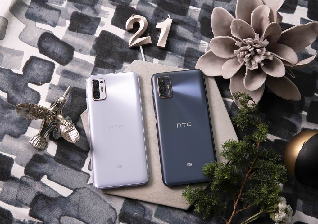 HTC Desire 21 pro 5G星辰藍及幻境紫。（HTC提供／黃慧雯台北傳真）
