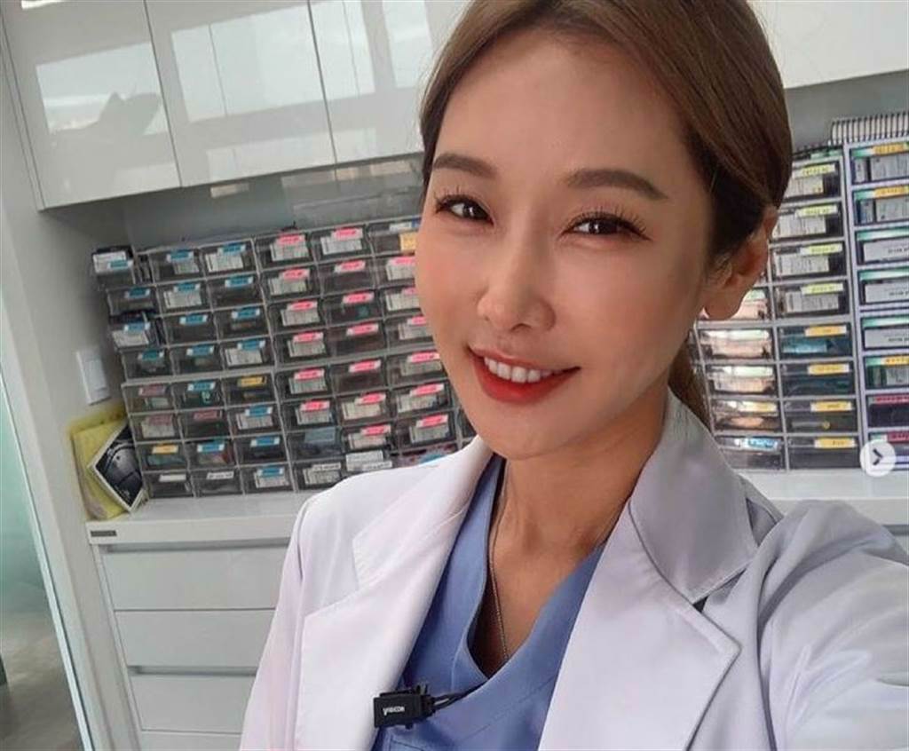 南韓最辣牙醫李秀珍完全看不出已經52歲。（圖／翻攝自IG）
