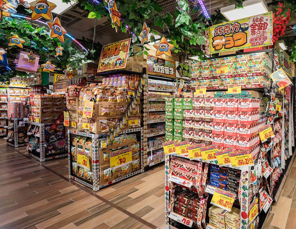 來到零食食品區絕對會被琳瑯滿目的商品種類給深深迷倒，消費者對日本零食的渴望皆能在此滿足。（圖／品牌提供）