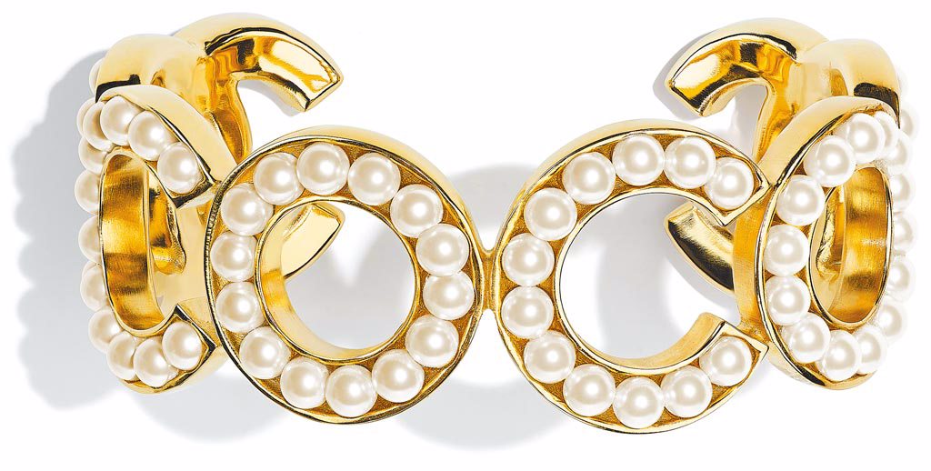 CHANEL金屬幻象珍珠手環，3萬4900元。（CHANEL提供）