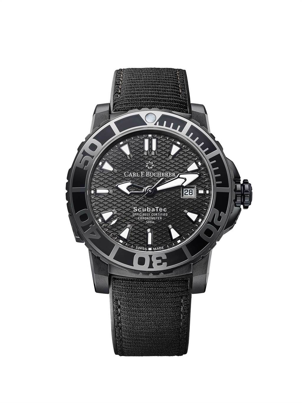 寶齊萊柏拉維深潛系列（Patravi ScubaTec）碳黑版腕表，橡膠表帶是以回收海洋廢棄保特瓶再製而成，25萬元。（Carl F.Bucherer 提供）