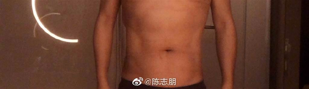 陳志朋一個月甩肉10公斤，體態令網友超驚訝。(圖/ 摘自陳志朋微博)