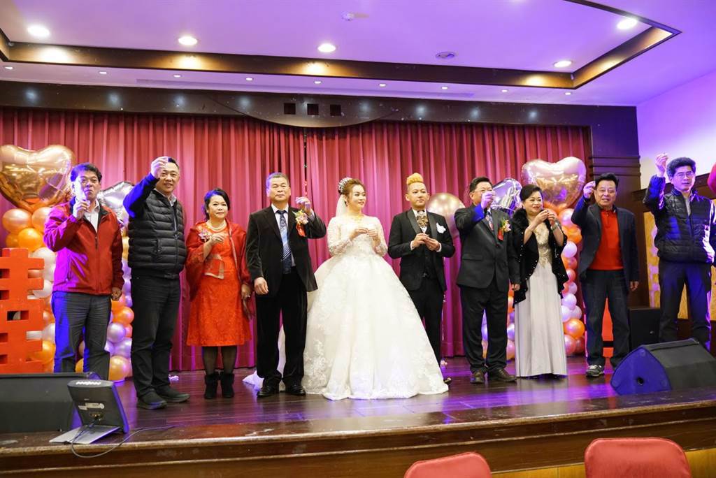 32歲藝人徐紫淇22日嫁入金門望族。（萬鴻提供）