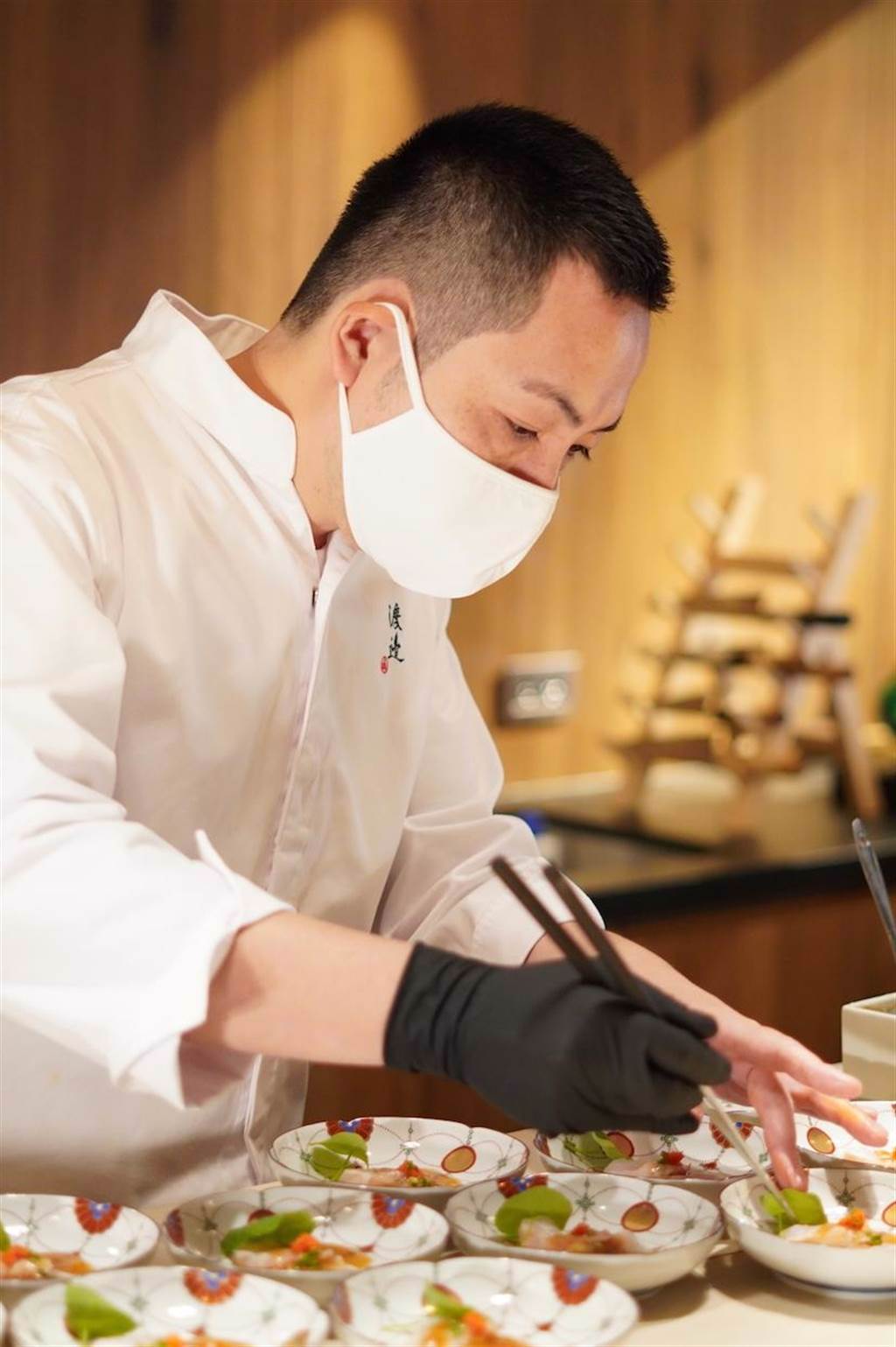 渡邉信介的料理帶給饕客傳統與創新的驚喜感。（何書青攝）
