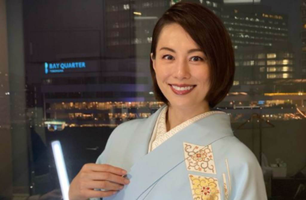 45歲日本女星米倉涼子在《派遣女醫》中以霸氣御姊角色走紅，被譽為「日劇女王」。（圖／IG@ryoko_yonekura_0801）