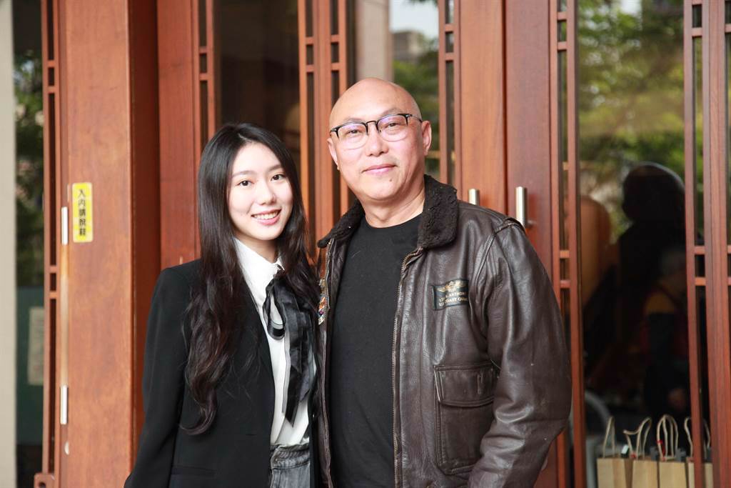 導演鄧安寧與女兒鄧雨晨出席大愛《姊姊向前衝》新戲首映。（大愛電視台提供）
