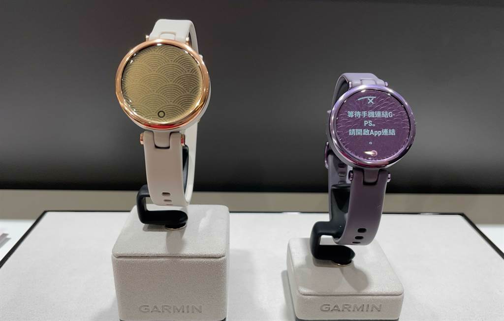 Garmin LILY智慧腕錶在螢幕未亮起的情況下，錶面印花能讓手錶宛如時尚配件。（黃慧雯攝）

